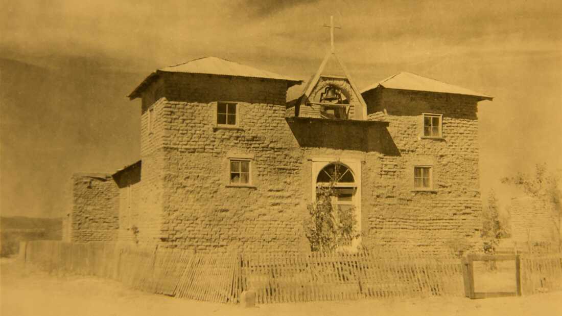 El Corazón Sagrado de la Iglesia de Jesús in Ruidosa, Texas, circa 1925.