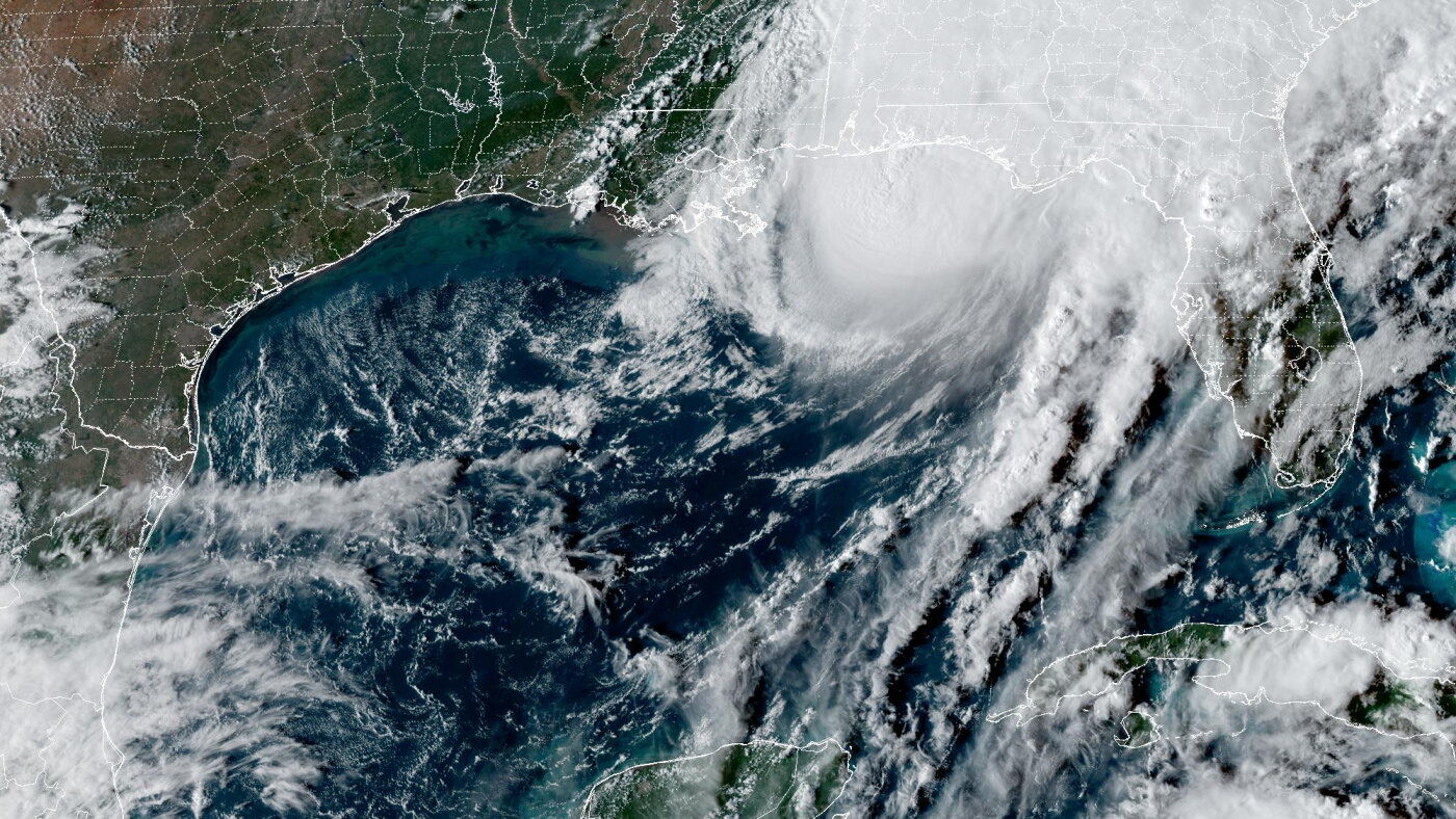 Foto: NPR Huracán Isaias toca tierra en Florida como categoría 2 con vientos de 105 mph