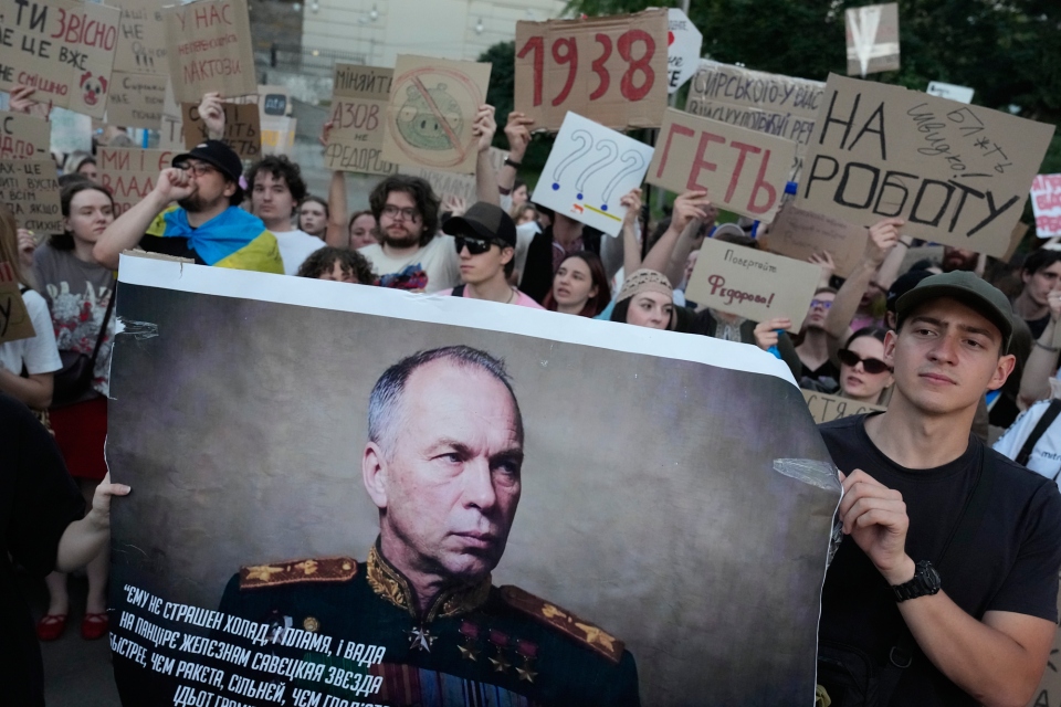 Zelenskyy Fires Top General, Appoints New Chief