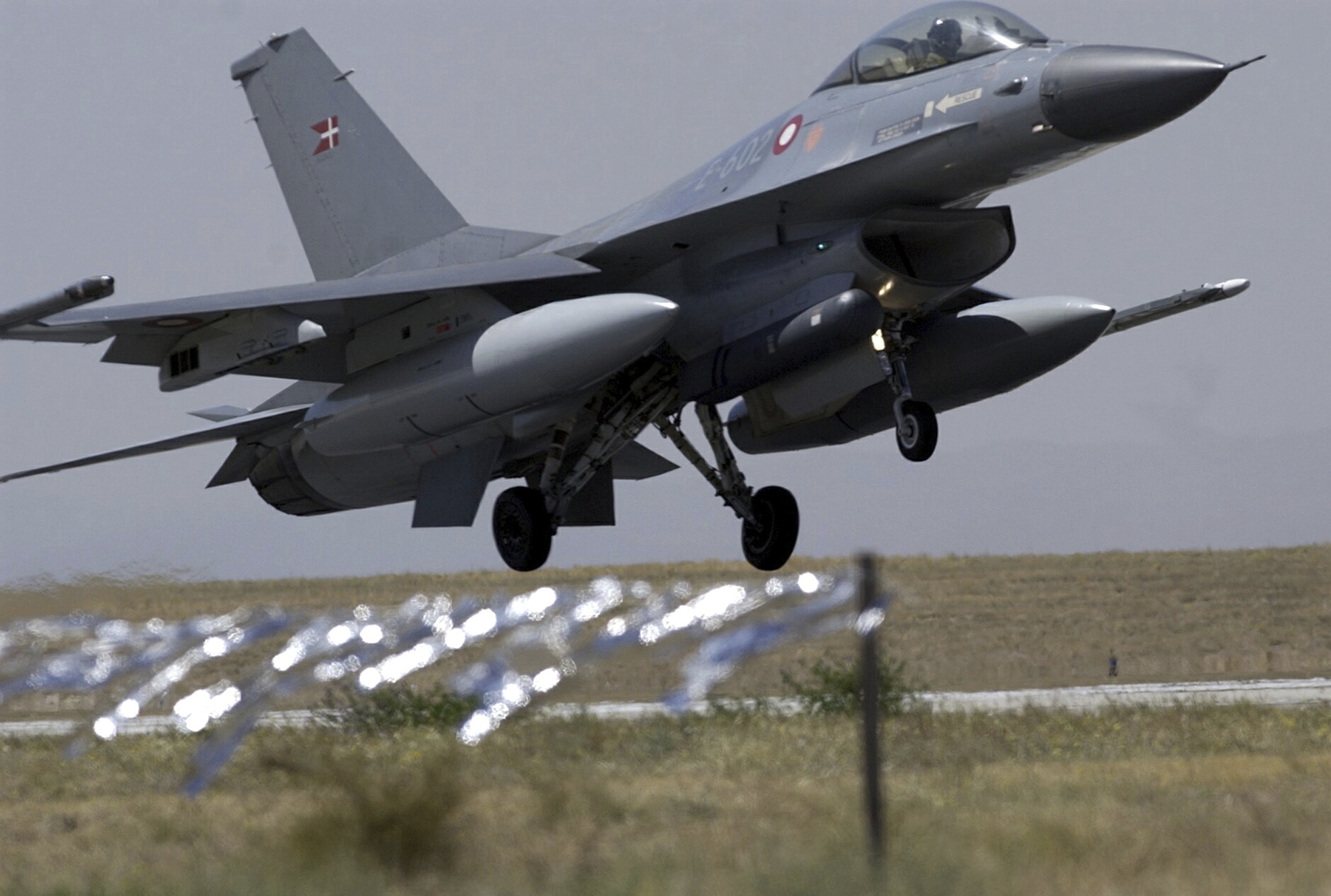 FILE - An F-16 fighter lands at a Turkish air base in the Central Anatolian Turkish city of Konya on Sept. 8, 2004. Norway said Wednesday, July 10, 2024, it will donate six F-16 in the course of 2024 to Ukraine because Kyiv