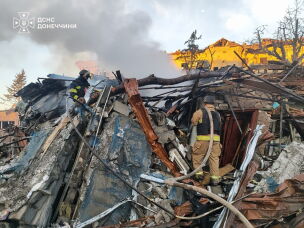 In this photo provided by the Ukrainian Emergency Service, emergency services personnel work to extinguish a fire following a Russian guided bomb strike in the city center of Sloviansk, Donetsk region, Ukraine, Monday, Aug. 31, 2026.