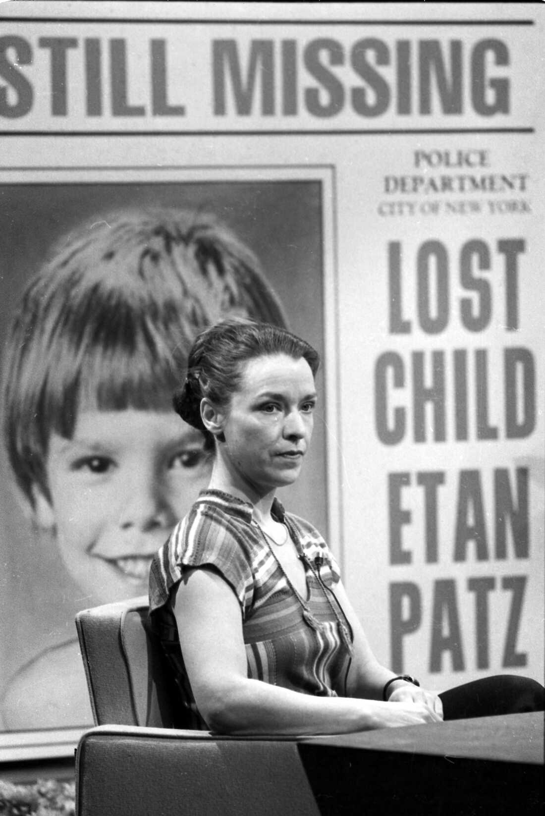 Etan Patz的母亲朱莉·帕茨(Julie Patz)在1981年在纽约举行的NBC今天的演出中发表讲话。该案促使人们对失踪儿童的看法发生了社会转变。