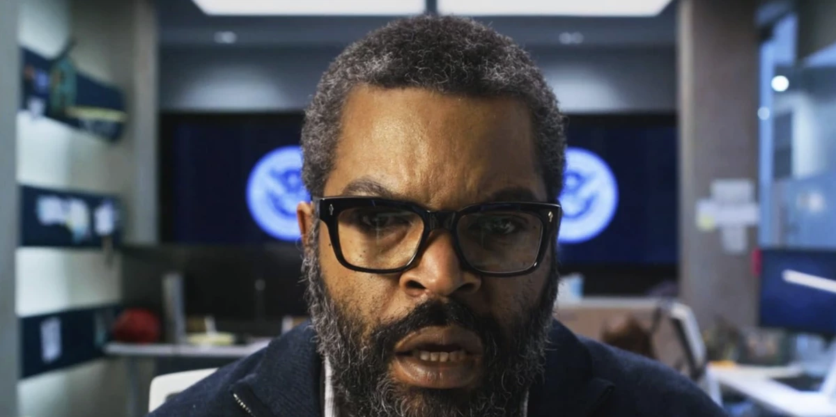 A screenshot from the all-out winner of the 46th annual Razzie Awards, War of the Worlds, starring Ice Cube.