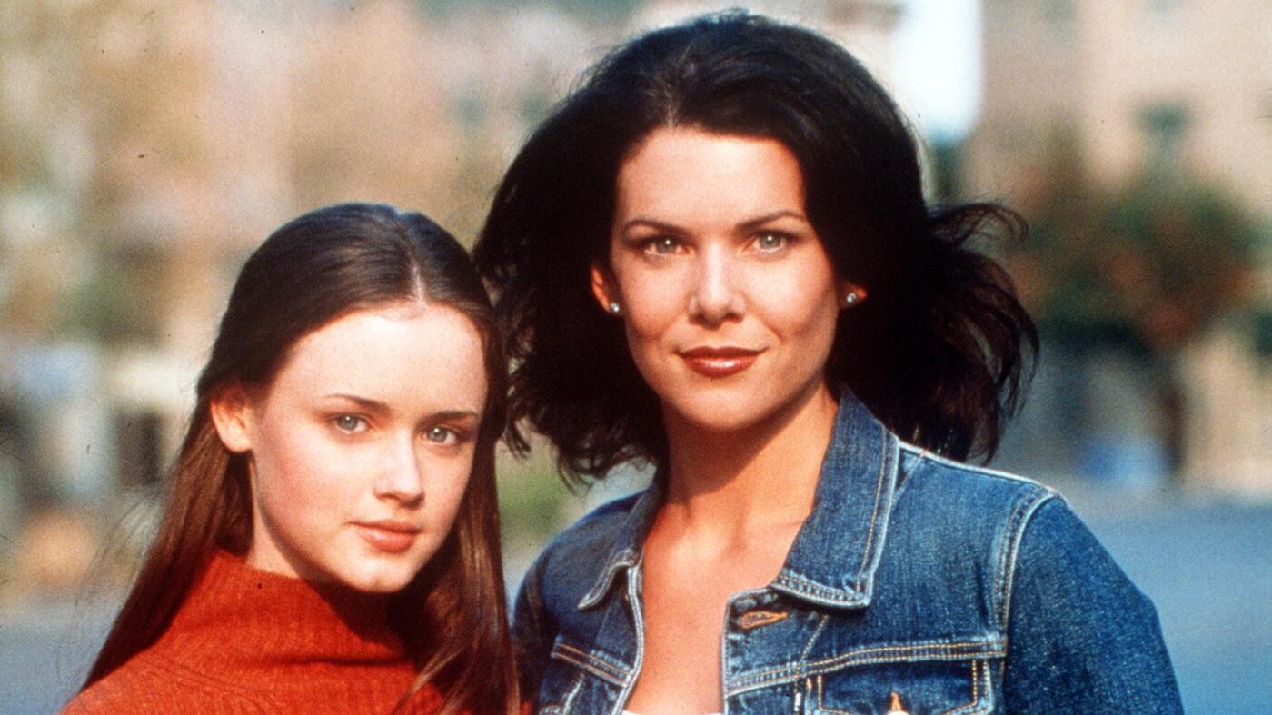 25 years after its premiere, 'Gilmore Girls' still draws fans to small town Connecticut
