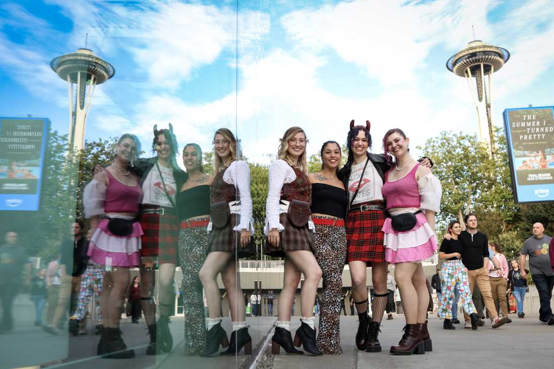 Ayla Wallace, Suz Pontillo, Miki Murray, and Rylie Latham — four friends who dressed up as their favorite Dimension 20 characters to attend the live show in Seattle — all play D&D together, "when we can make the scheduling work," Murray said.