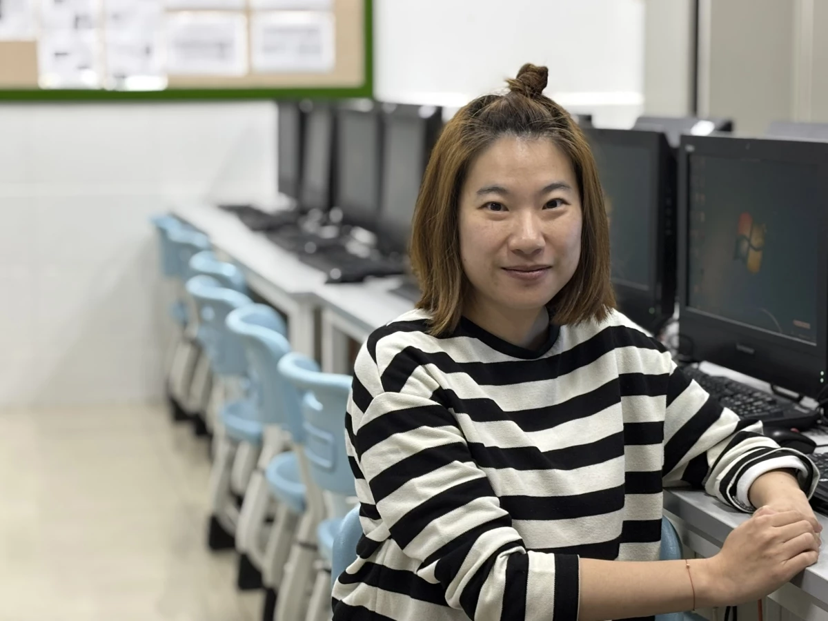 Wang Le is integrating AI into her elementary school information technology classes.