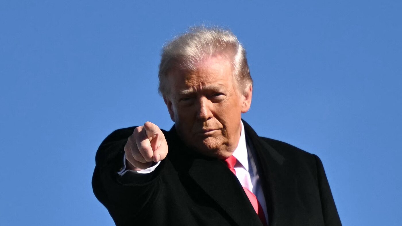 Nuevas reglas amplían el poder de Trump para despedir a trabajadores federales: NPR