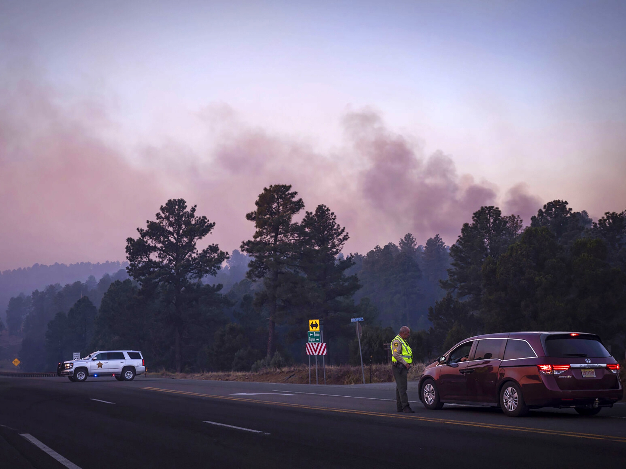 New Mexico governor declares emergency as thousands flee wildfire
