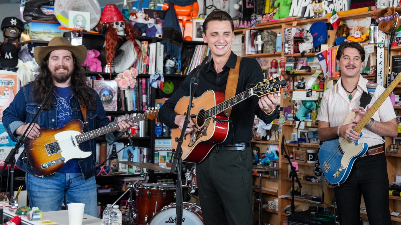 Tiny Desk Live performance : NPR Tiny Desk Live performance : NPR