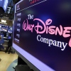 โลโก้ Walt Disney Co. ปรากฏบนหน้าจอเหนือพื้นตลาดหลักทรัพย์นิวยอร์กเมื่อวันที่ 8 สิงหาคม 2017
