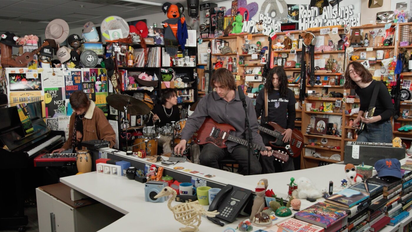 Tiny Desk Live performance : NPR