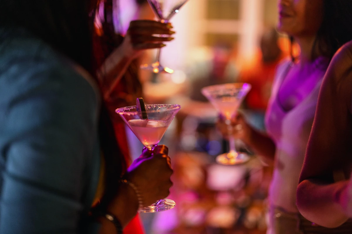 Moderate drinkers who also take weight-loss drugs like Mounjaro, report drinking less alcohol, a new study finds.