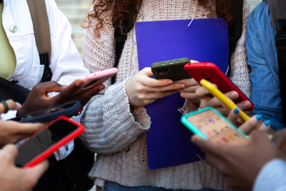 The American Psychological Association has a new guide to helping teens be smarter viewers of online content.
