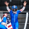 La medaglia d'oro degli Stati Uniti Elana Meyers Taylor festeggia la fine della gara di monobob femminile alle Olimpiadi invernali del 2026 a Cortina d'Ampezzo, Italia, lunedì 16 febbraio 2026.