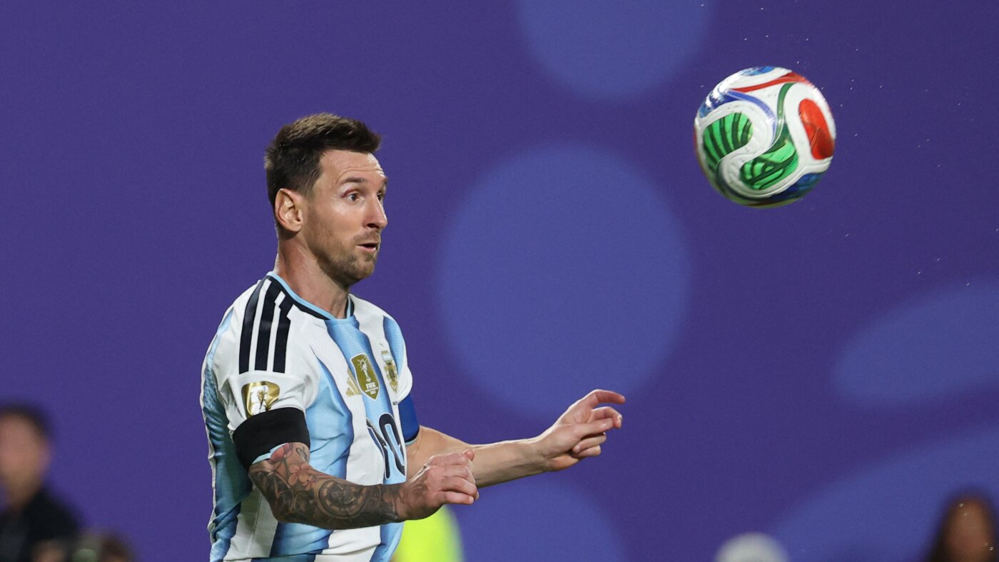 Messi ve Arjantin, Dünya Kupası’nda yarı finale yükselmek için yakın bir mücadeleden daha kurtuldu