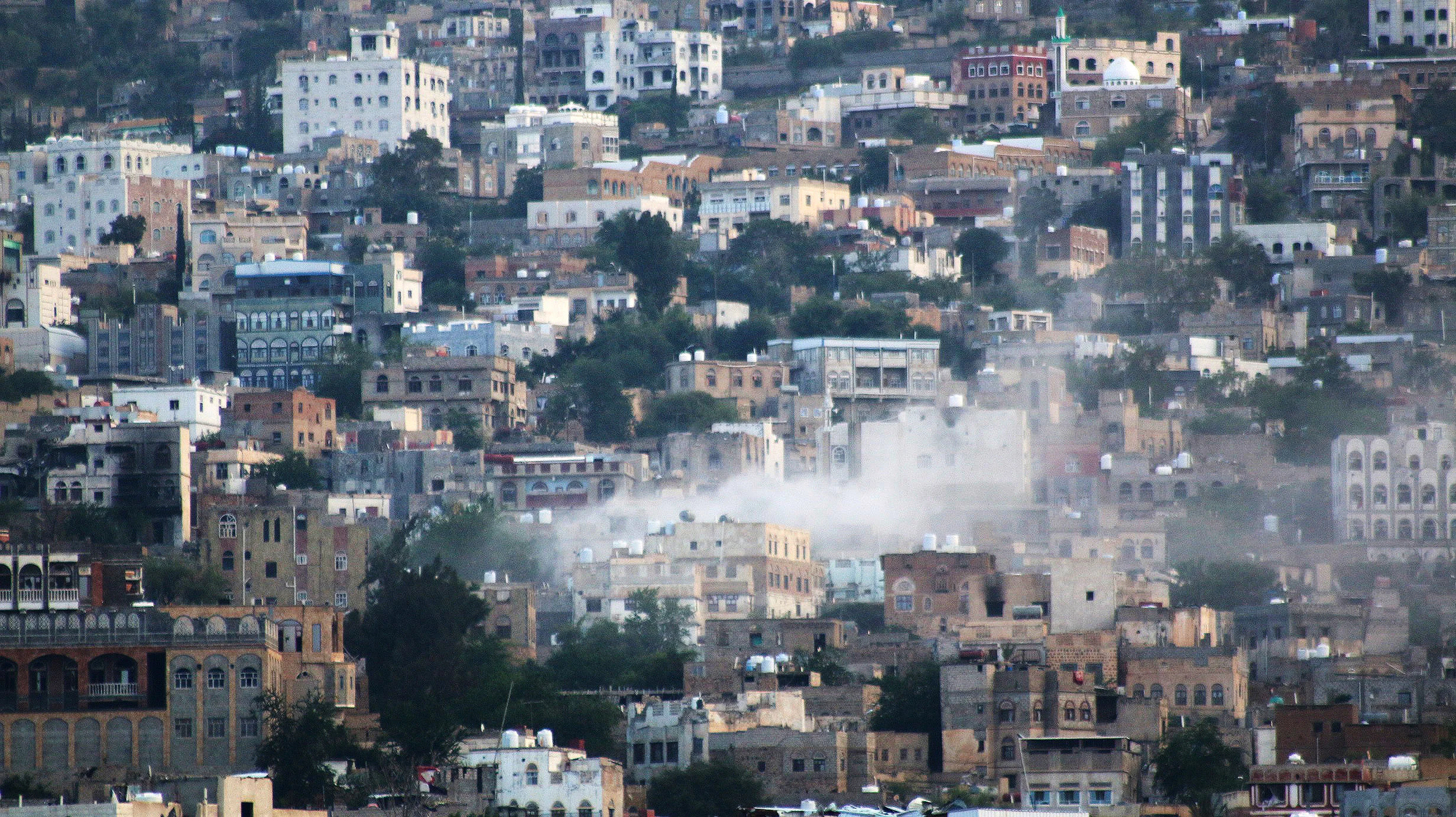 Drinking water supplies dwindle in Yemeni city besieged by Houthi rebels