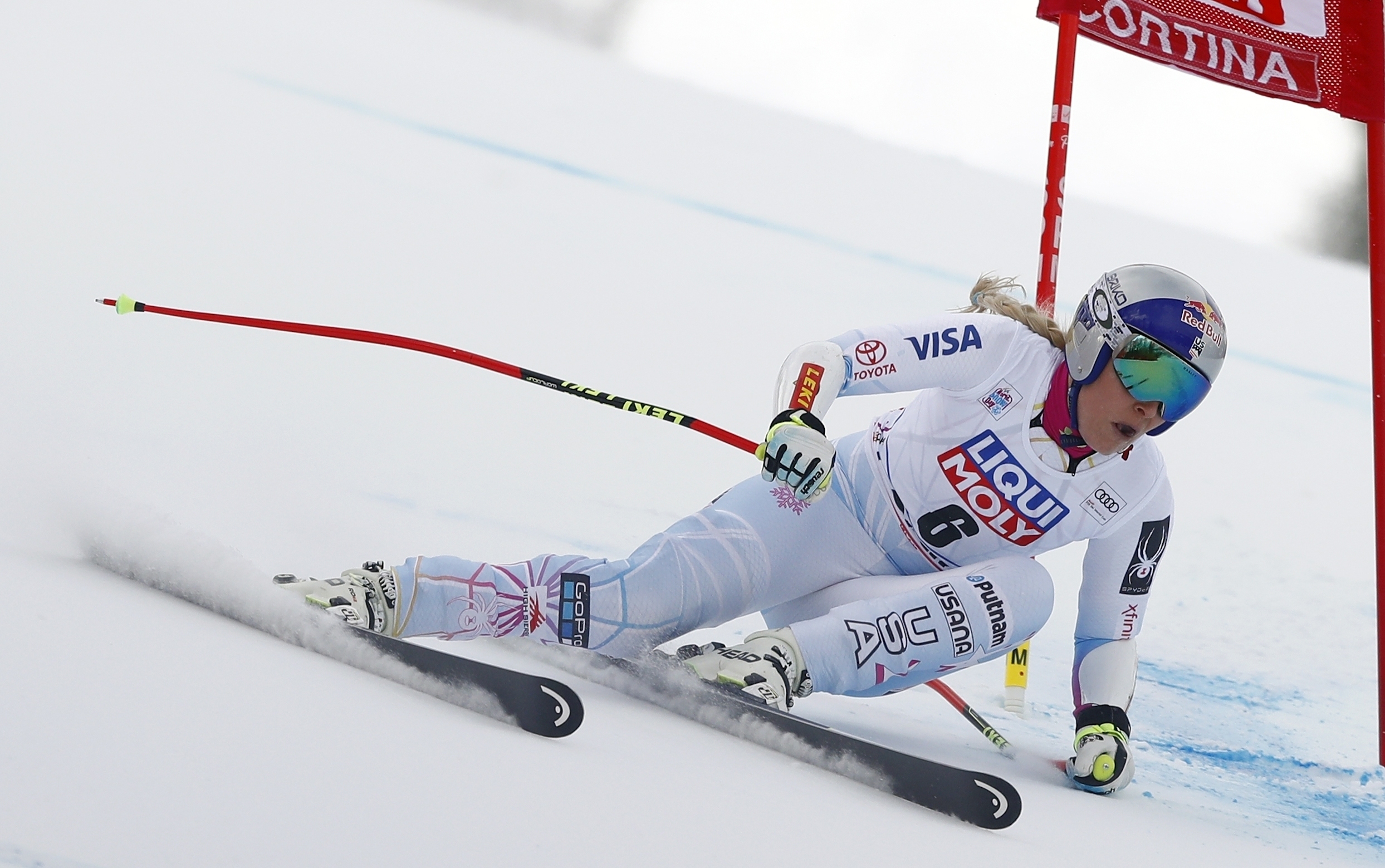 American Lindsey Vonn speeds down the course during the women