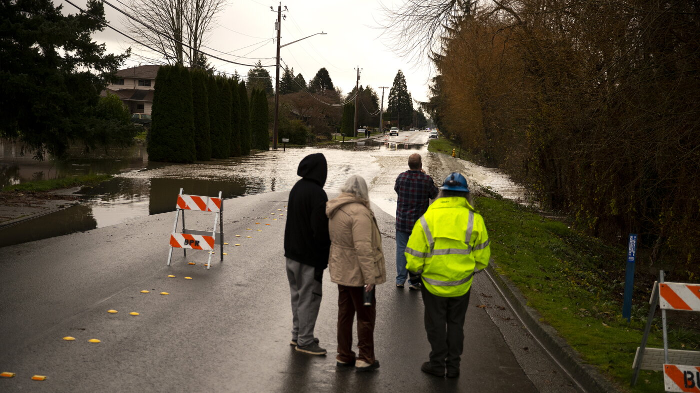 Washington state flooding forces thousands to evacuate : The Picture ...