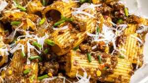This rigatoni with mushroom Bolognese looks meaty but it's not