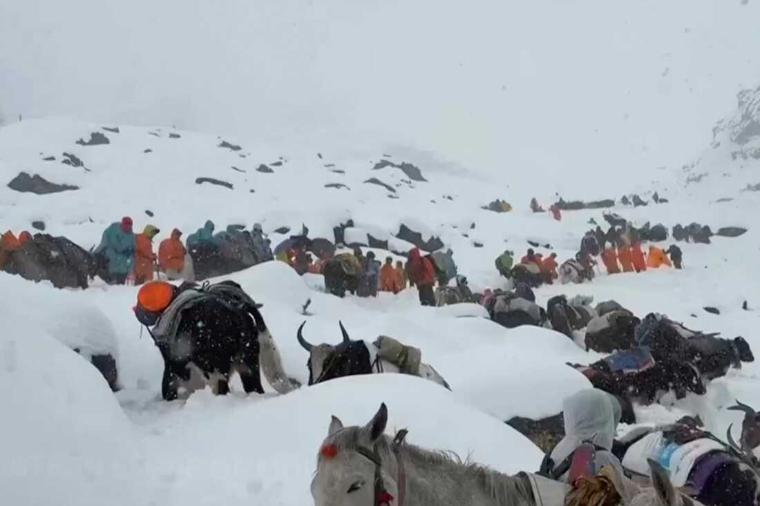 A whole lot of hikers rescued from Mount Everest after extreme snowstorm