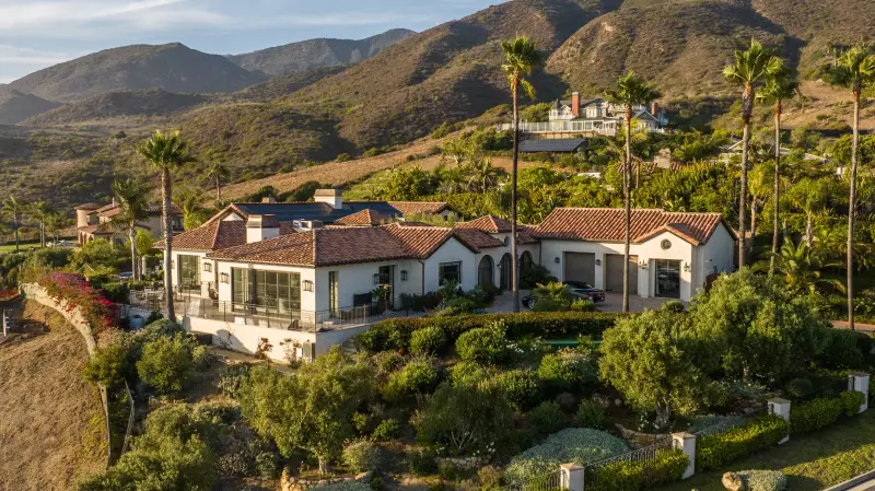 A home designed by California-based Bevy House. This, nearly 8,000 square foot Malibu project is a partial rebuild, as a large portion of the home was lost in the 2018 Woolsey Fire. It was one of the first homes to receive occupancy post fire.