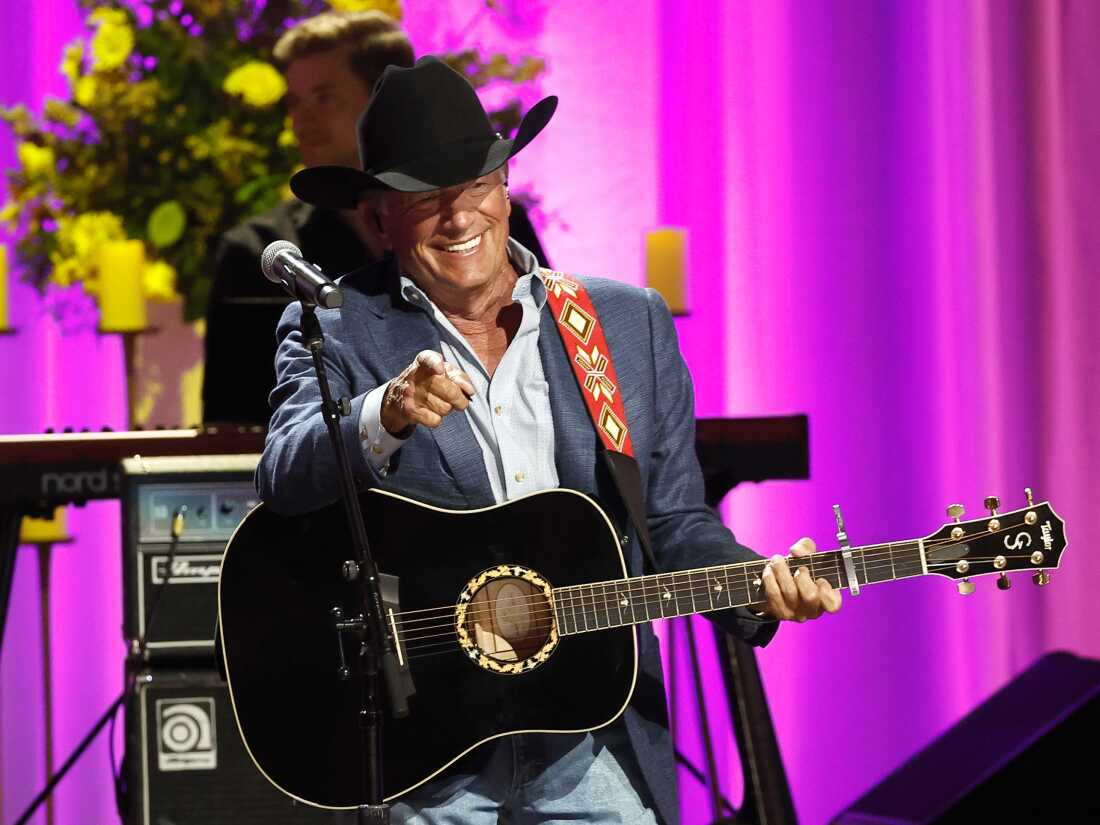 George Strait sets a new record for the largest ticketed concert in U.S. history : NPR