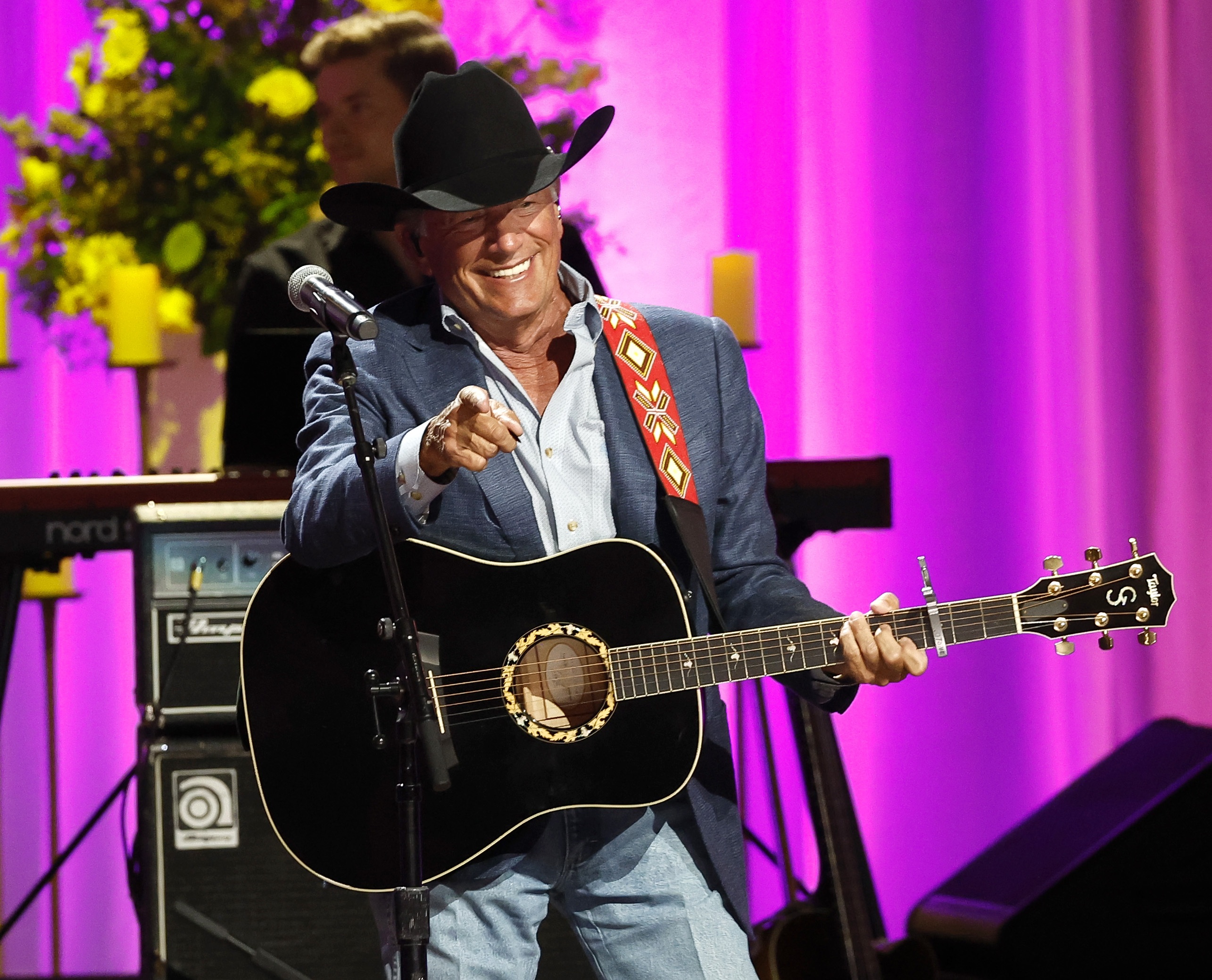 George Strait sets a new record for the largest ticketed concert in U.S. history