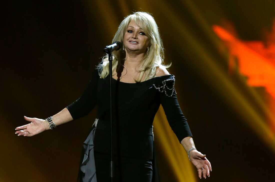 FILE - Singer Bonnie Tyler performs her song "Believe in Me" during a rehearsal for the final of the Eurovision Song Contest at the Malmo Arena in Malmo, Sweden on May 17, 2013.