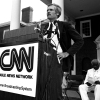 1 Haziran 1980'de Ted Turner, Atlanta'daki Yahudi golf kulübünden dönüştürülmüş bir yerde CNN'i kurdu.