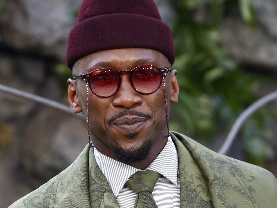 Mahershala Ali poses for photographers in June 2025 in London.