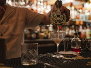 The Pontchartrain Hotel, which houses Bayou Bar, is a venue with a storied history. Notable guests include Truman Capote, Frank Sinatra and Tennessee Williams, around the time he was writing <em>A Streetcar Named Desire</em>.