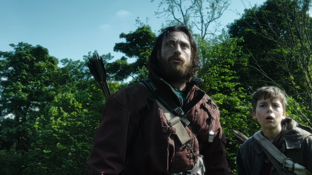 Aaron Taylor-Johnson and Alfie Williams in 28 Years Later.