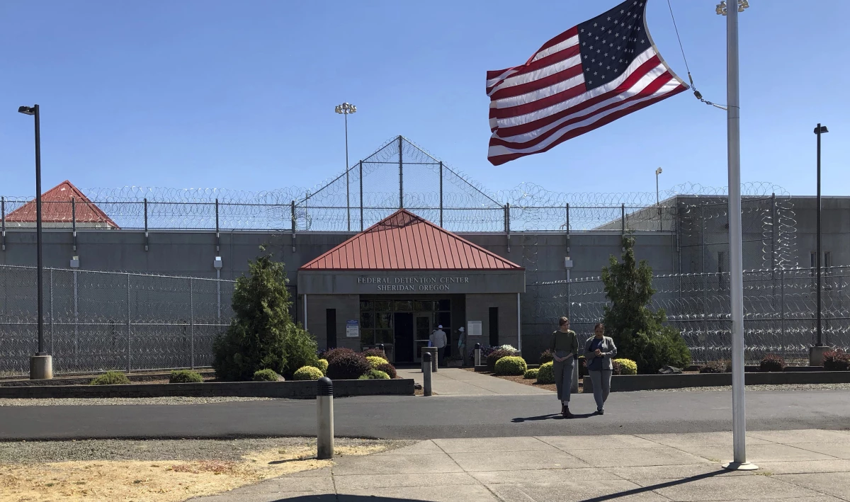 An outside view of the federal prison in Sheridan, Ore., from 2018. In May, the Department of Justice's Office of the Inspector General issued a report criticizing the prison's backlog of medical requests.