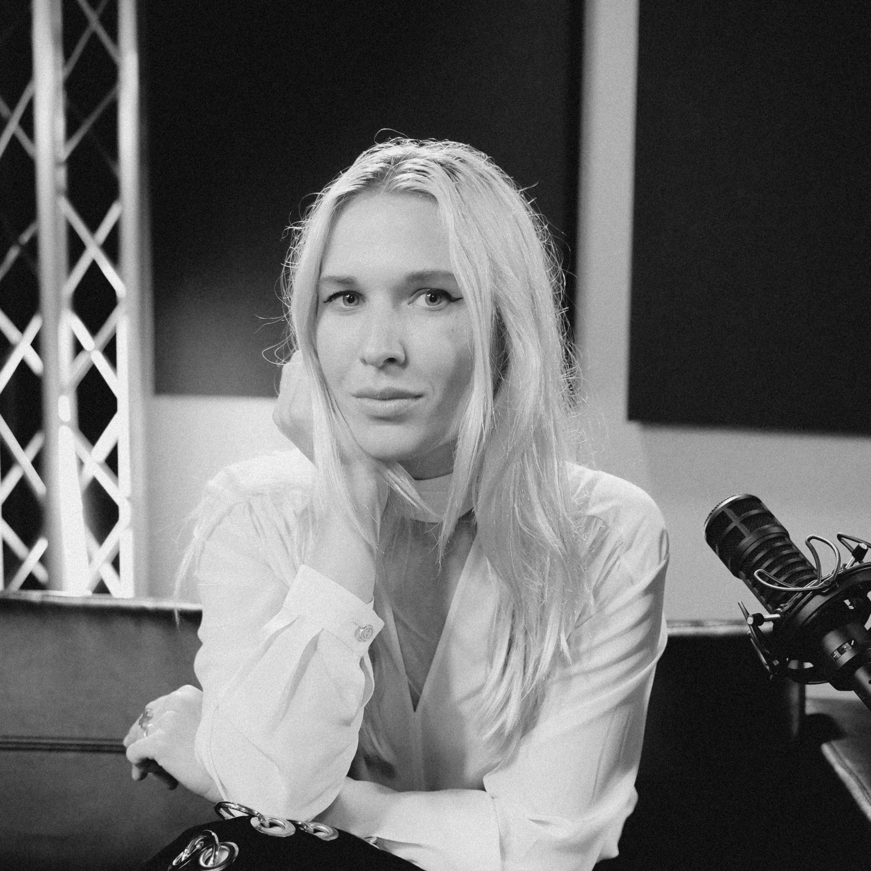 Natalie Bergman is looking at the world for the first time