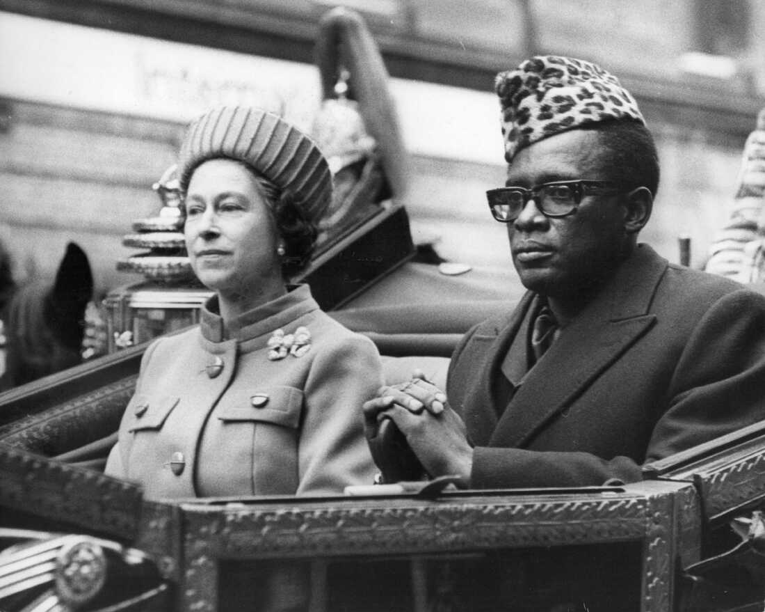 Zairean president, Mobutu Sese Seko and Queen Elizabeth II en route to Buckingham Palace from Victoria railway station at the start of his State Visit to Britain, 1973.