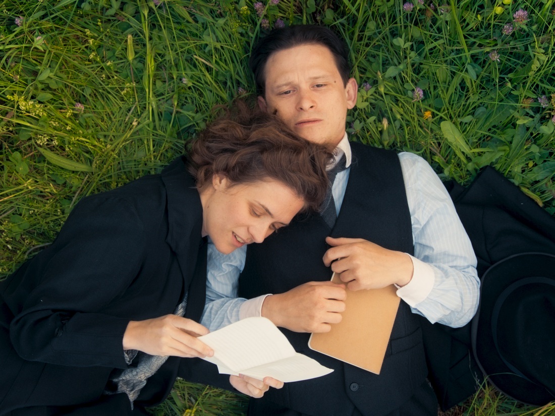 Kafka was engaged four times and never married, keeping most relationships long-distance via extensive letter-writing. His penultimate relationship was with the writer Milena Jesenská (Liv Lisa Fries), who recognizes his talent.