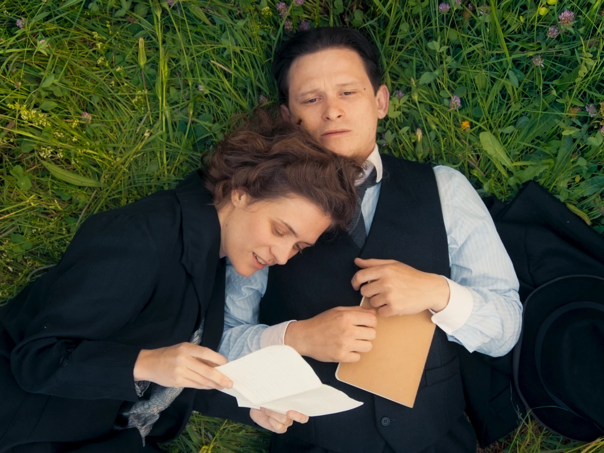 Kafka was engaged four times and never married, keeping most relationships long-distance via extensive letter-writing. His penultimate relationship was with the writer Milena Jesenská (Liv Lisa Fries), who recognizes his talent.