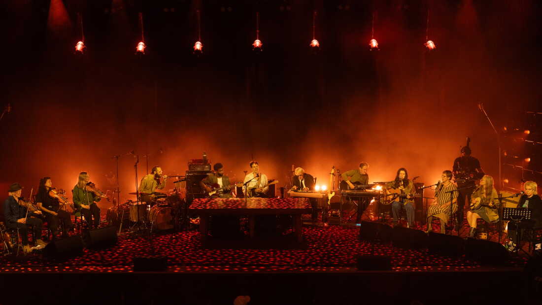 The entire ensemble, on stage at the Ryman.