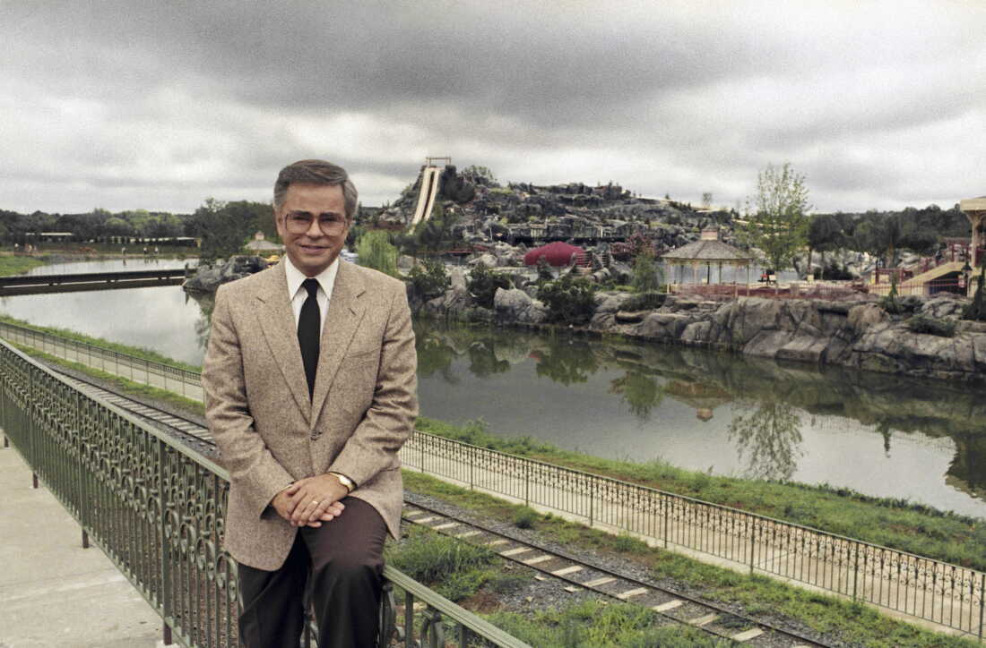 Jim Bakker, que construiu o império de televangelismo ‘PTL Club’, morreu aos 86 anos