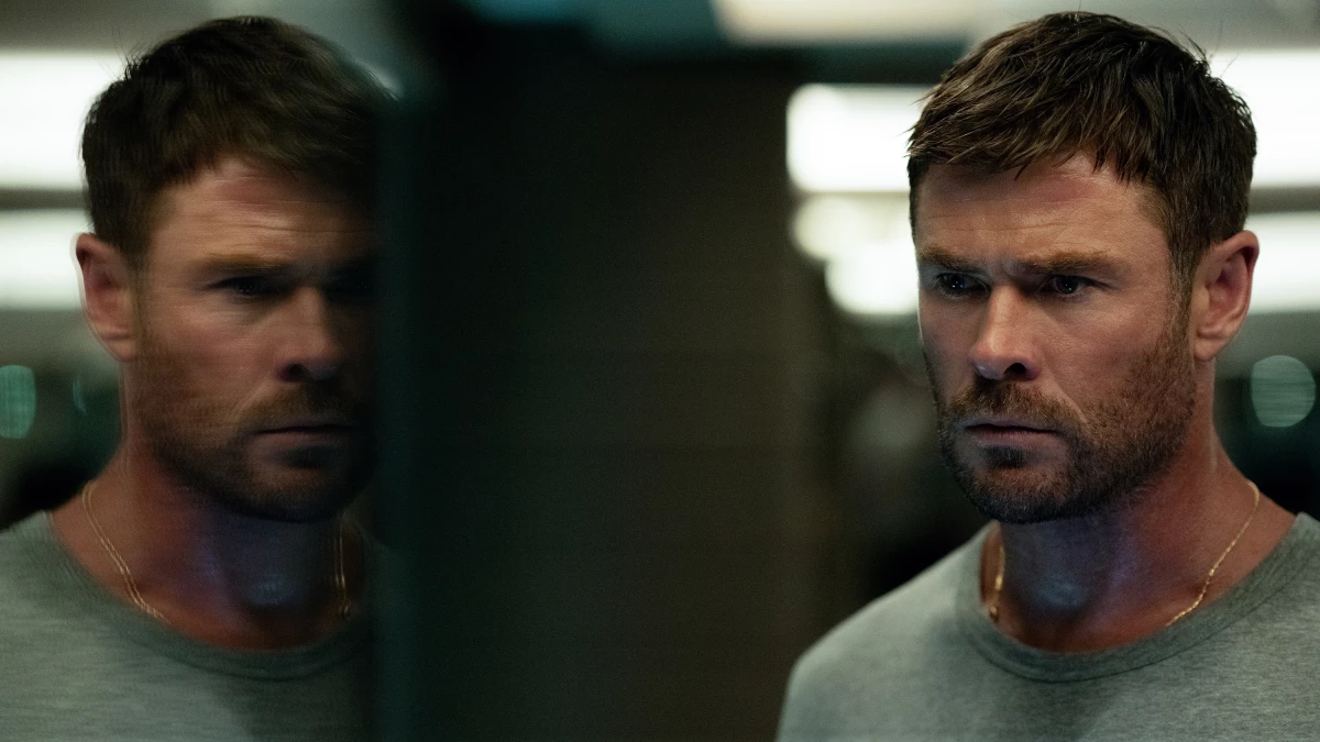 Chris Hemsworth plays Davis, a virtuoso jewel thief, in Crime 101.