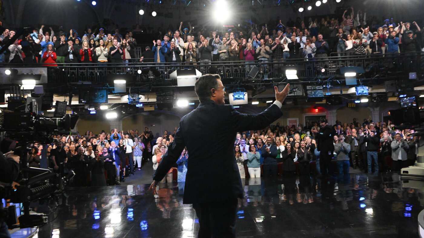 Stephen Colbert’in ‘Late Show’u bir kuğu şarkısı ve dev bir solucan deliğiyle bitiyor