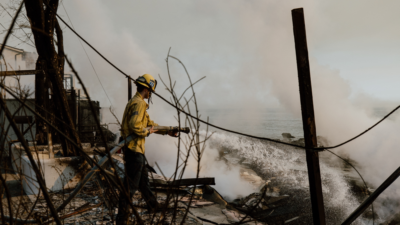 'The hydrants up here are dead.' Radio traffic shows how LA firefighters ...
