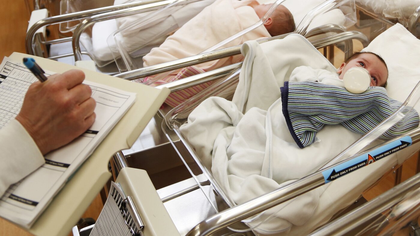 710,000 fewer babies were born last year in U.S. compared with two decades ago