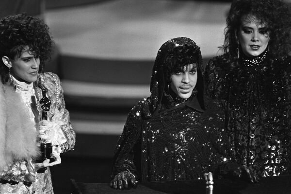 Prince, alongside Wendy Melvoin (left) and Lisa Coleman (right) accepts Purple Rain's Oscar for best original score in 1985.