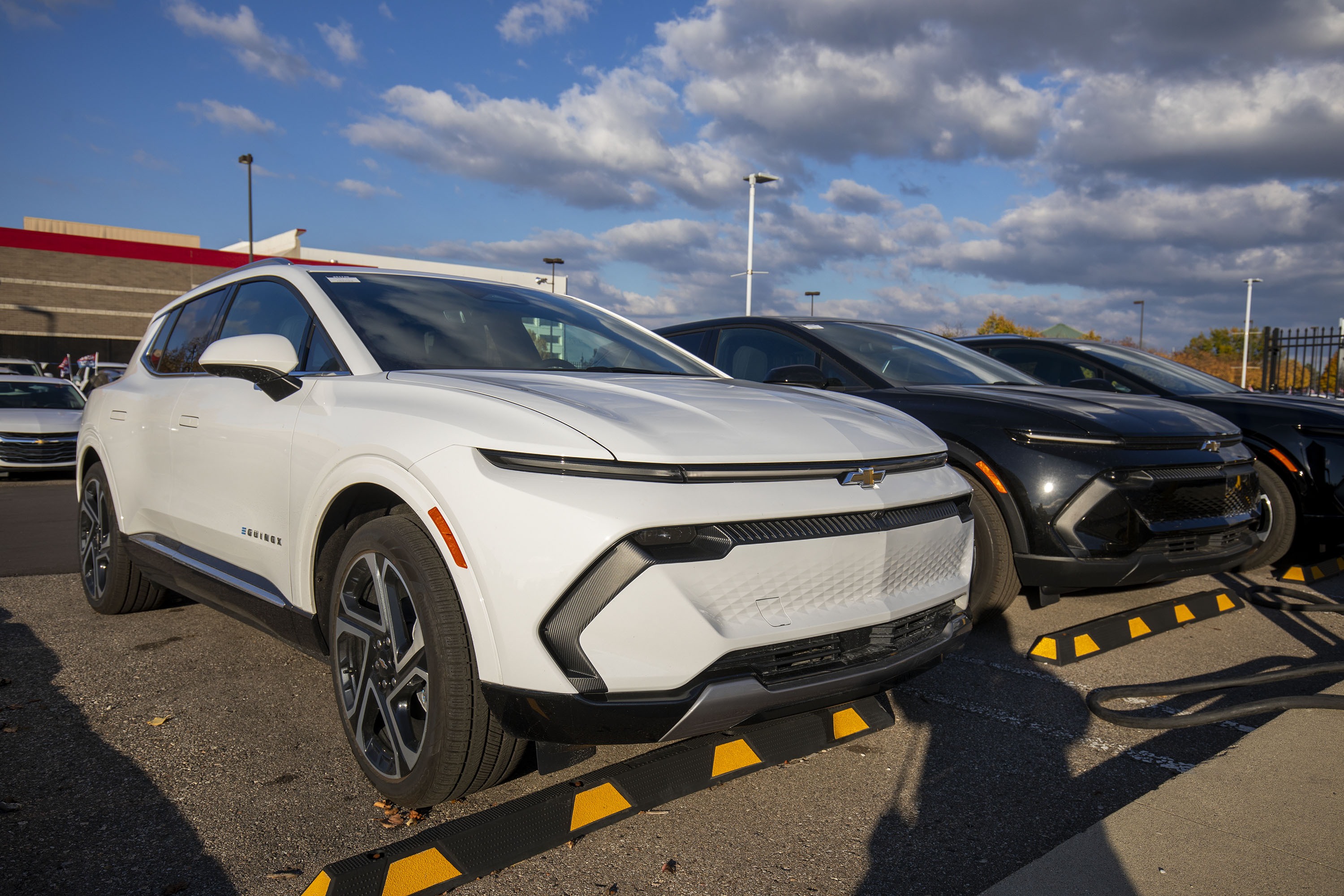 Automakers take a hit from tariffs, but some still see strong earnings Automakers take a hit from tariffs, but some still see strong earnings