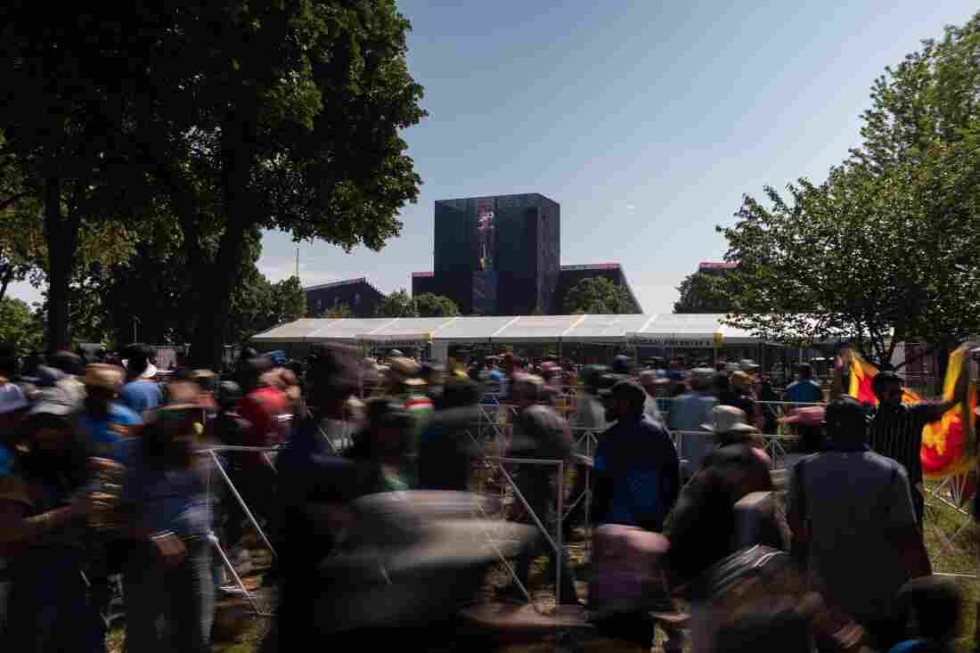When India and Pakistan meet in the Cricket World Cup, opposing fans will have a favorite dish in common