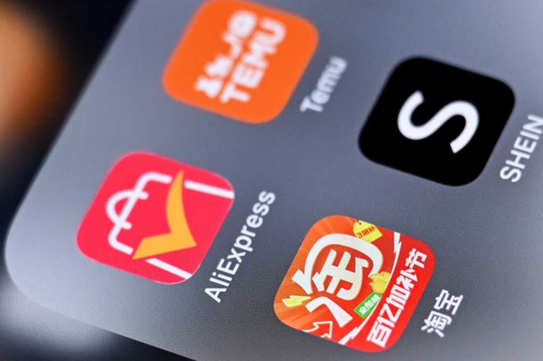 Una foto de ilustración de los logotipos de las aplicaciones de compras chinas Taobao, Aliexpress (L), Shein (R) y Temu en una pantalla de teléfono inteligente.