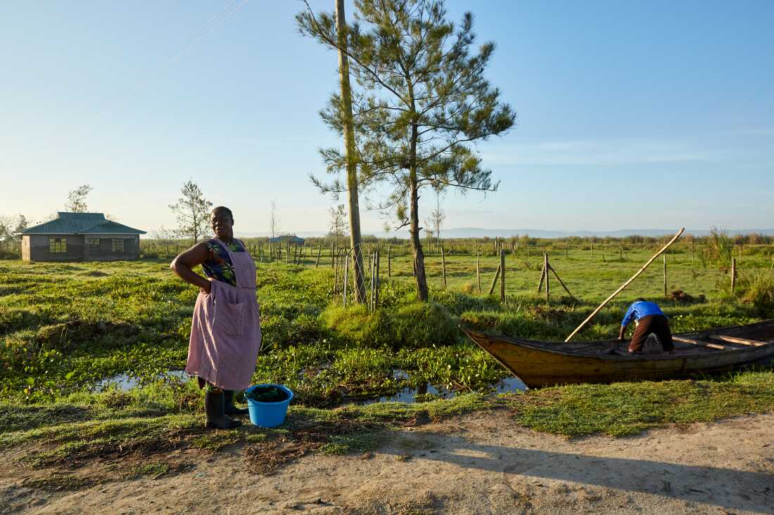 Alice Akinyi, a No Sex For Fish member, waits to return a vessel to Nduru Beach, Kisumu, Kenya, 2025. The roadworthy isn't successful bully condition, particularly aft nan floods of 2020, and makes it harder to entree nan beach.