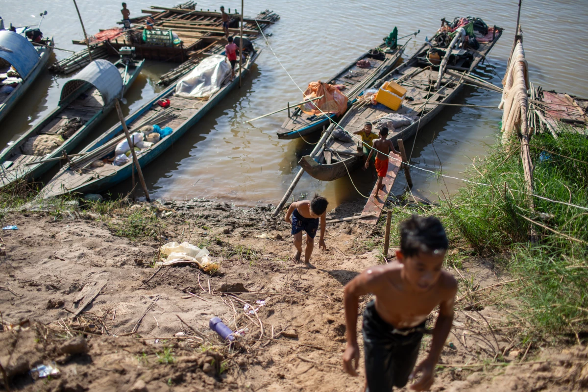 Flood warnings are disseminated in Cambodia via voicemails on cellphones. For those who don't have phones, including elderly people and children, local officials hook up their phones to car speakers and drive through town broadcasting the warnings at high volume.
