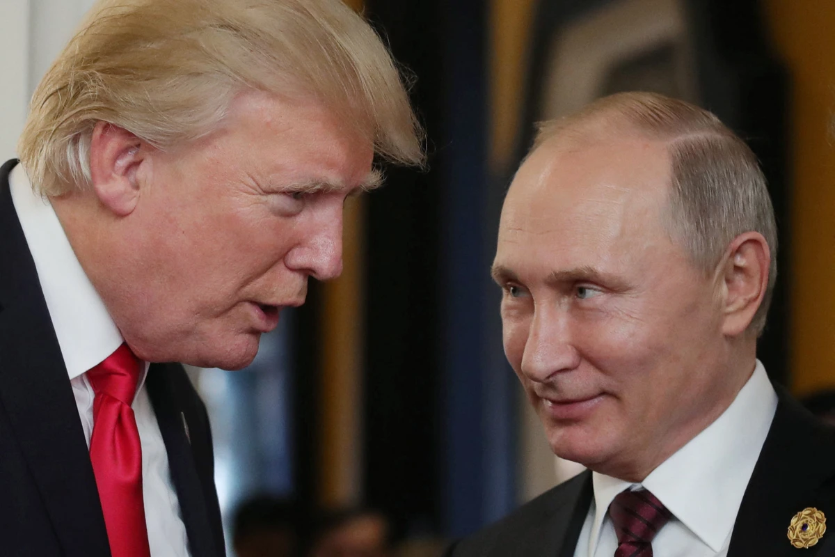 Donald Trump and Vladimir Putin at the APEC Economic Leaders' Meeting in 2017.